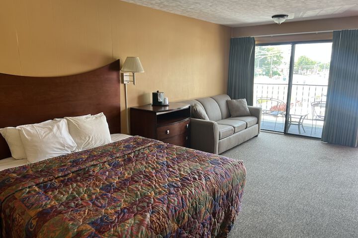 Room 142 of 443