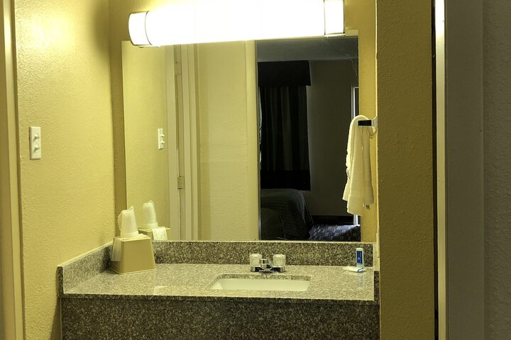 Room 4 of 14