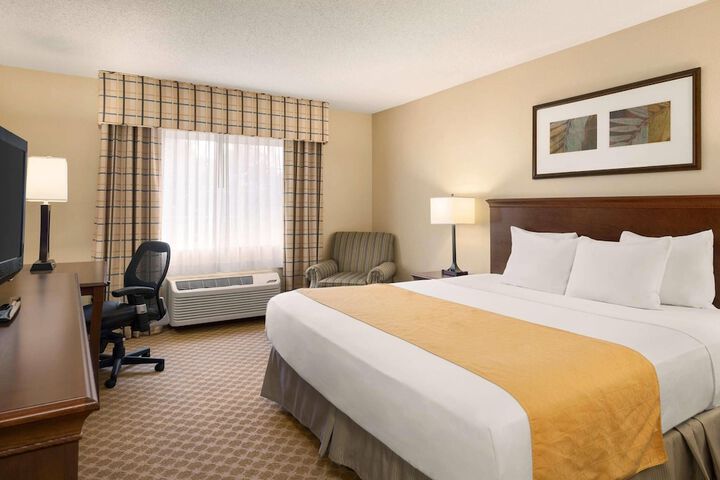 Country Inn & Suites by Radisson Owatonna, MN