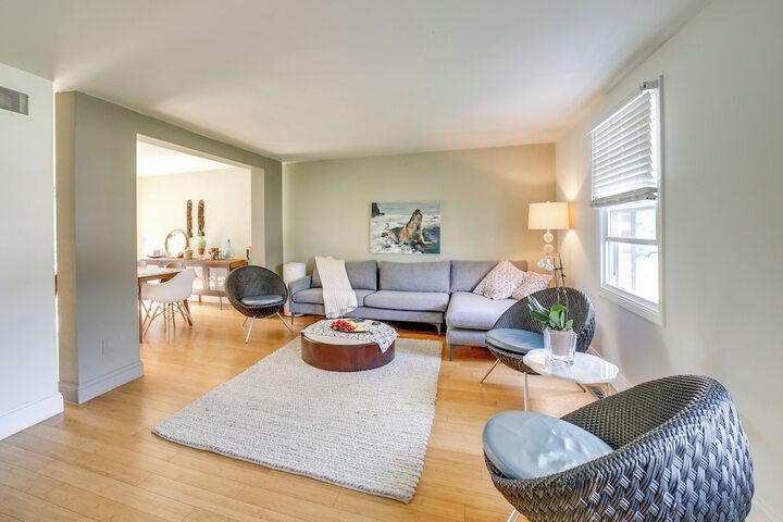 Charming Vacation Rental: 15 Mi to Pittsburgh