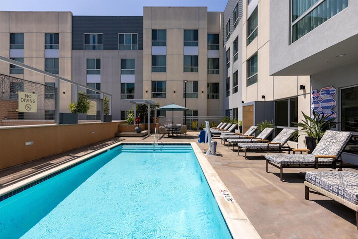 Hampton Inn & Suites Los Angeles - Glendale