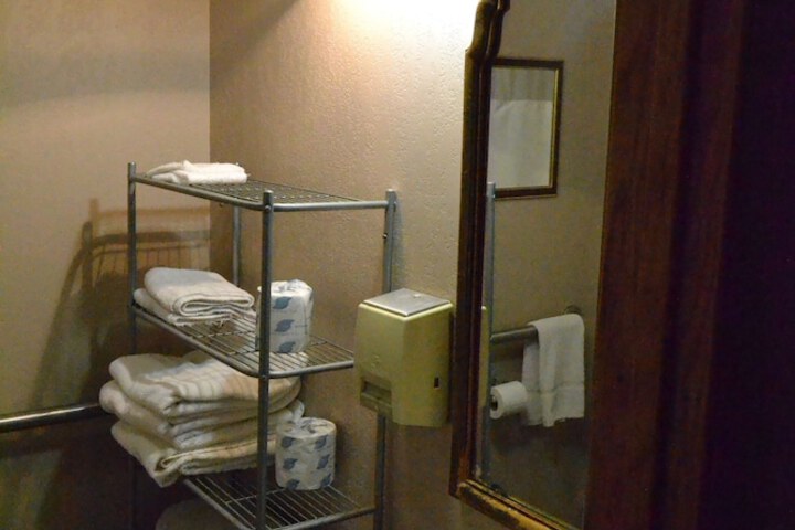 Room 28 of 81
