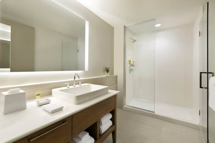 Room 16 of 28