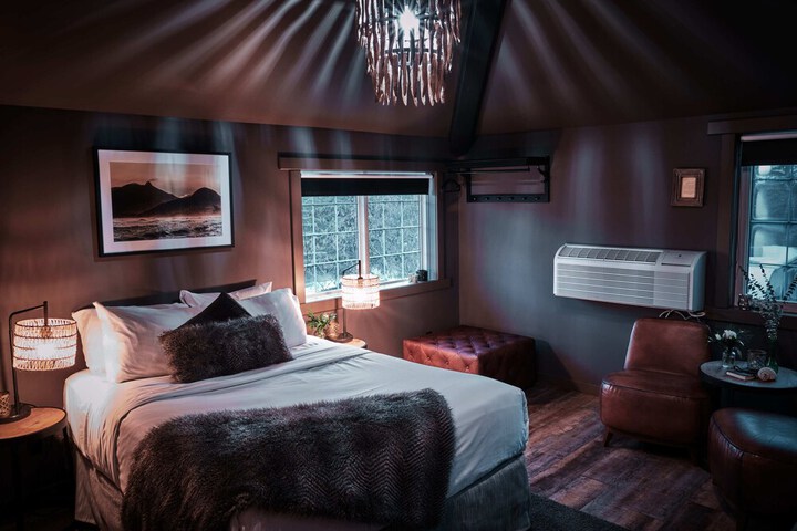 Room 44 of 75