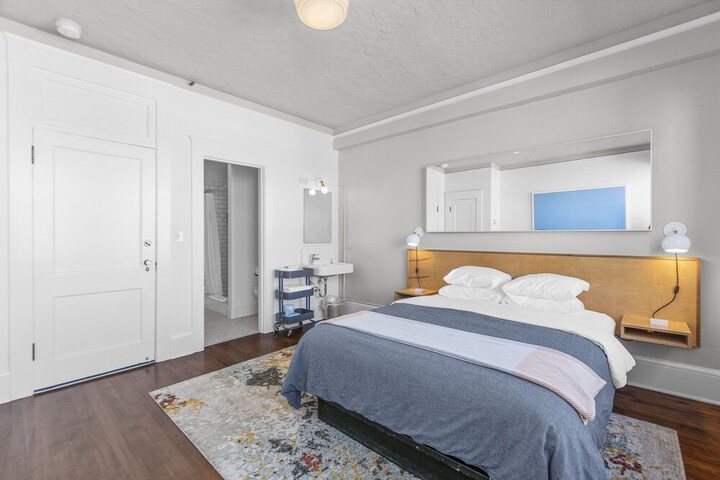Room 19 of 76