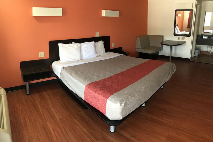 Room 35 of 43