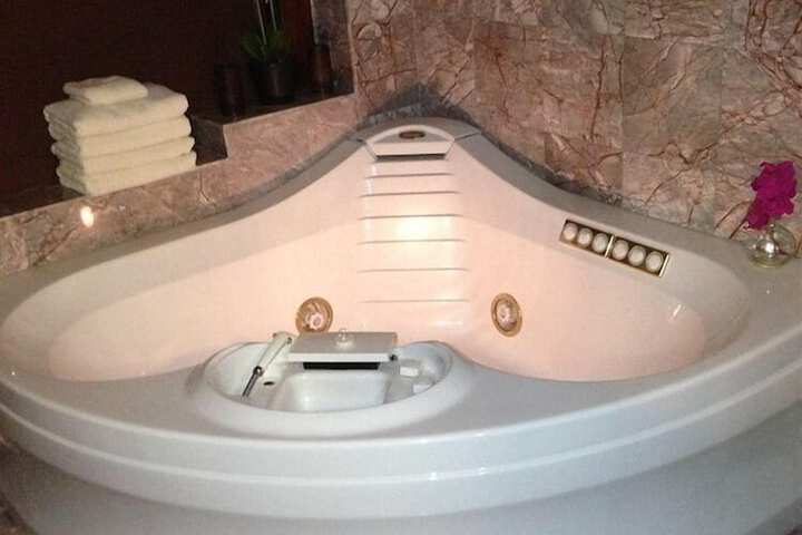 Hot Tub 76 of 79