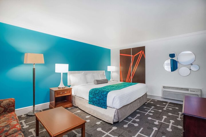 Room 14 of 18