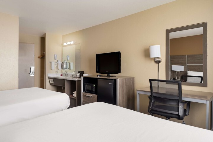 Room 13 of 27