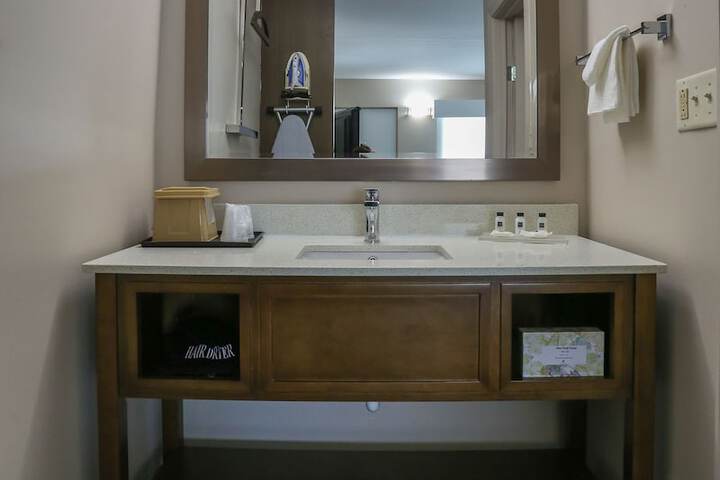Room 10 of 24