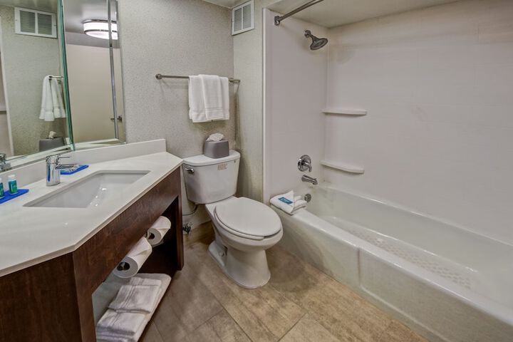 Room 32 of 47