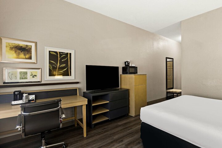 Country Inn & Suites by Radisson Hinesville, GA