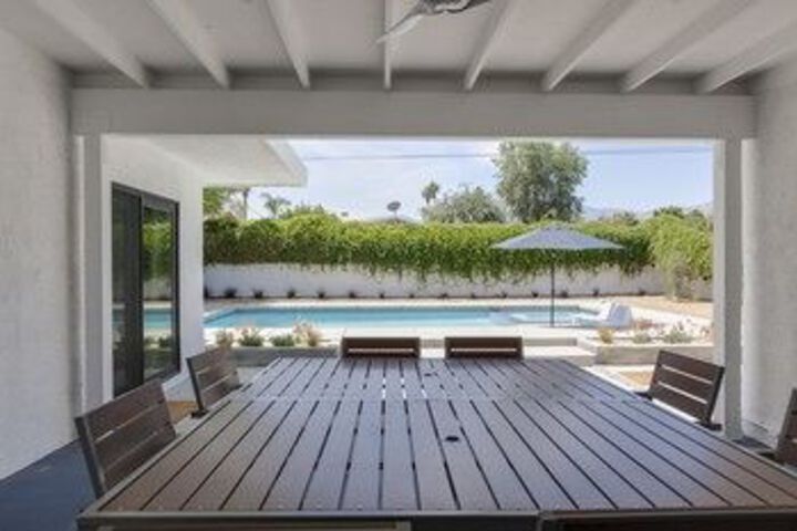 3Br 2BA Modern Luxury House by RedAwning
