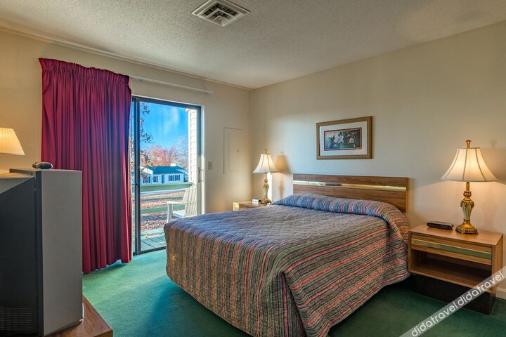 Crown Resorts at Lake Tansi West