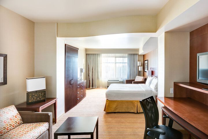 Room 33 of 65