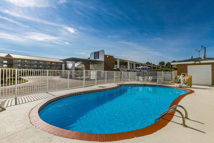 Pool 7 of 30