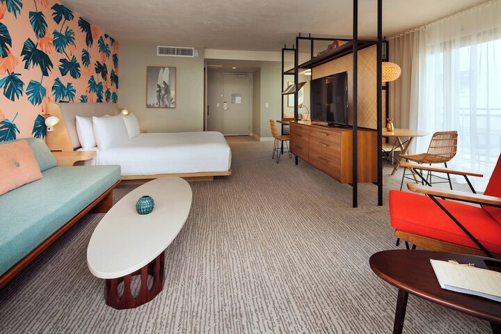 Room 32 of 80
