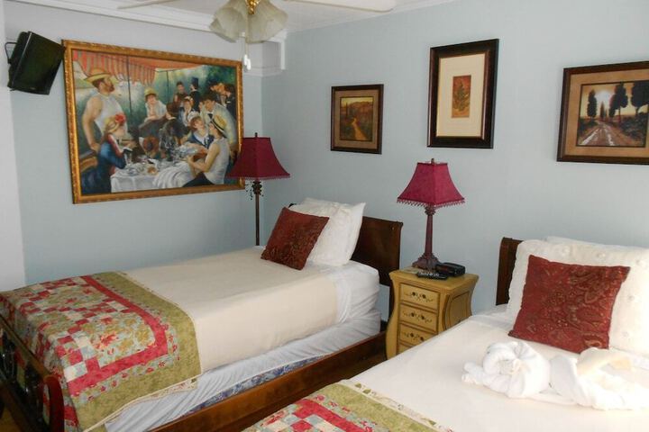 EASTMAN INN