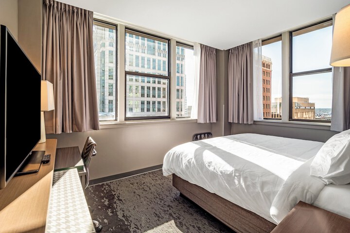 Room 26 of 37
