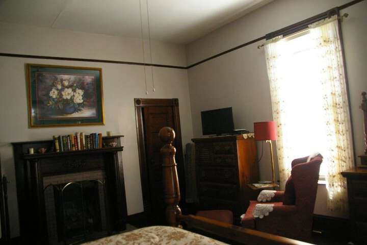 Room 2 of 8