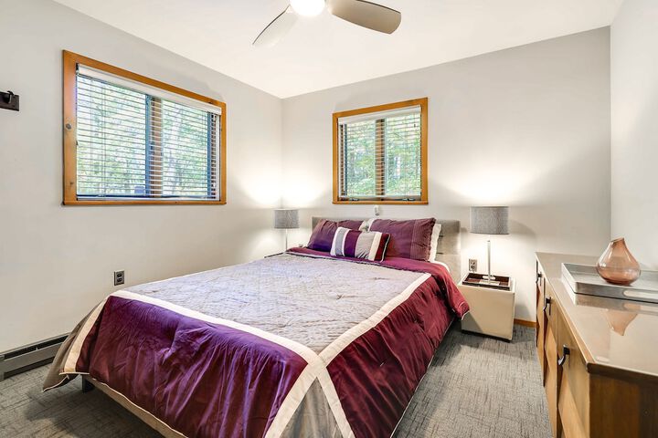 Gorgeous Bushkills Lodge w / Pool Access!