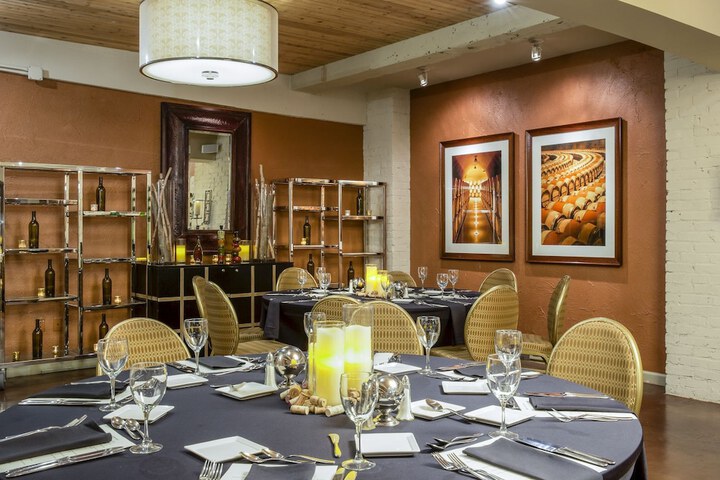 Ballroom/Hall 112 of 118
