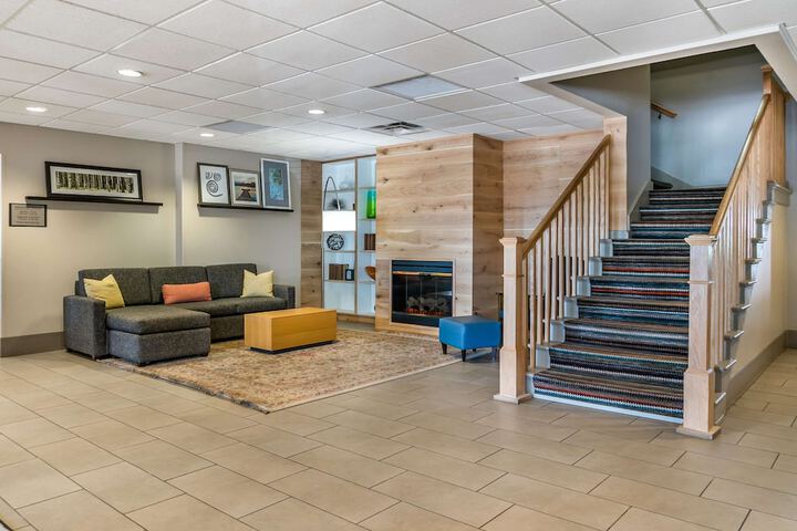 Country Inn & Suites by Radisson Rossford - Toledo South