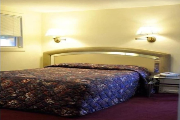 Room 22 of 35