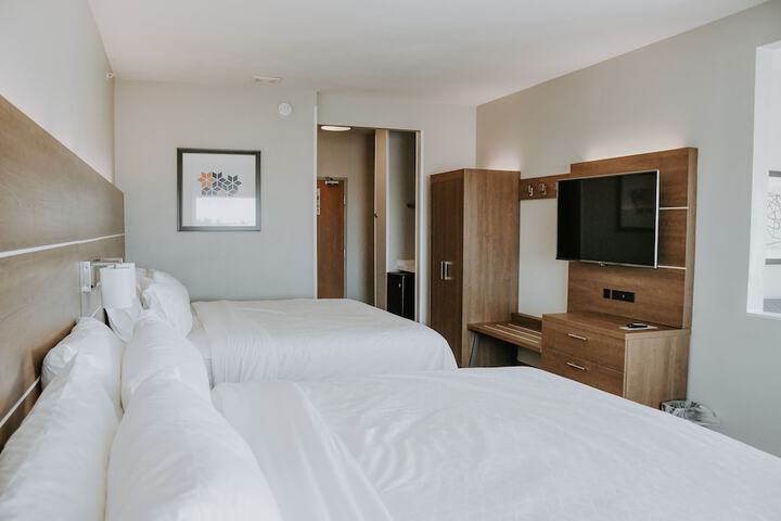 Room 32 of 77