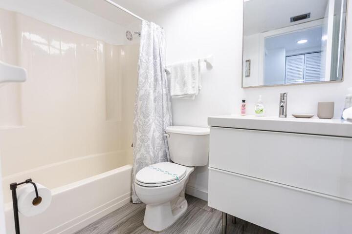 Bass & Sun Condominium 2 / 2 Bedroom