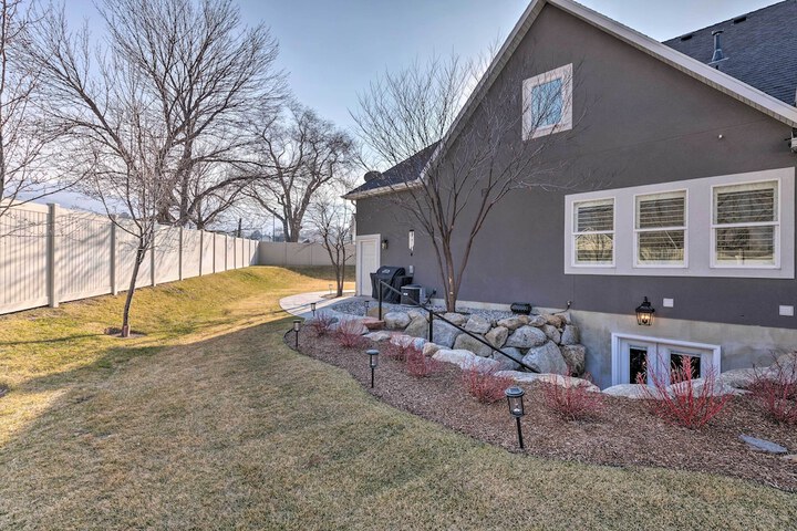 Vibrant Chic Home 20 Mi to Salt Lake City!