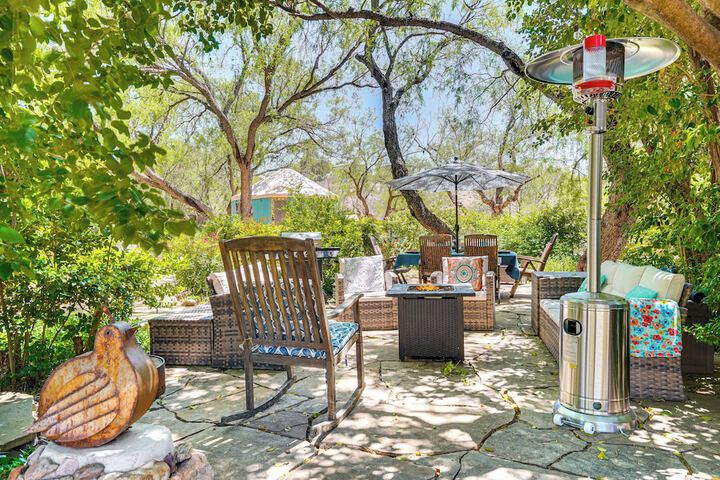 Vibrant casa Paloma w / Patio - Near Vineyards!