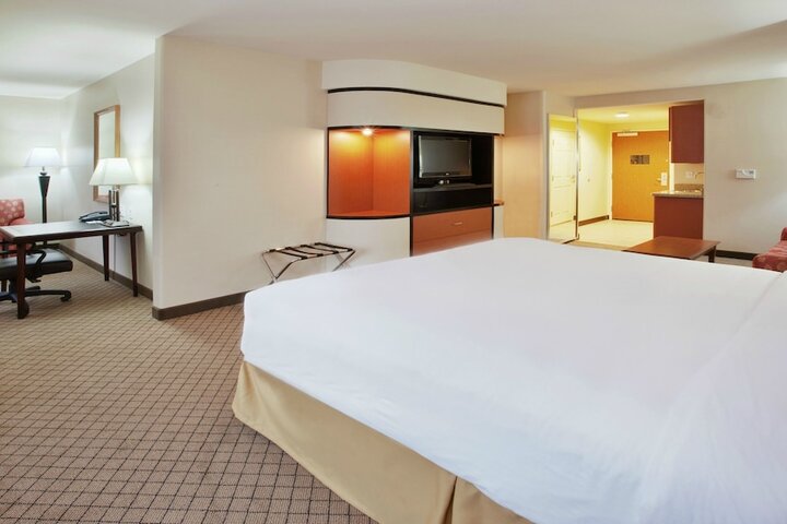 Room 33 of 60