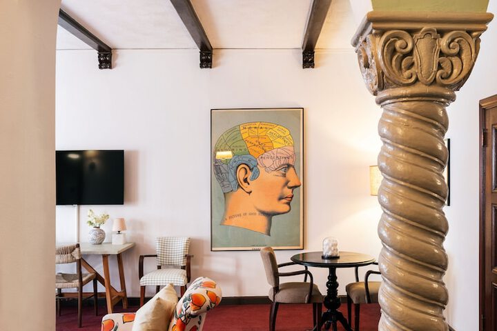 Room 45 of 62