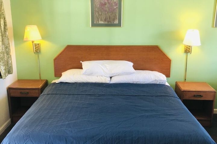 Room 8 of 14
