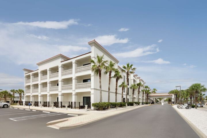 Hotel 5 of 70