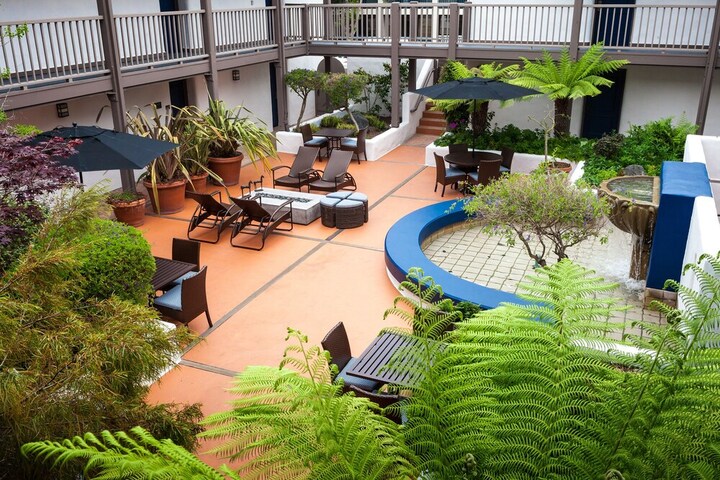 Hotel Exterior 33 of 33