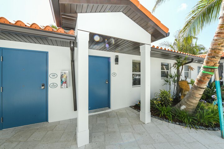 Siesta Key Beach Resort and Suites