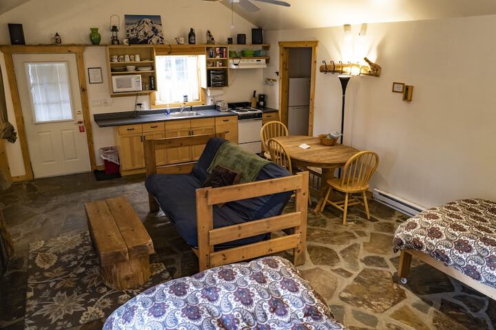 Whittakers Motel & Historic Bunkhouse