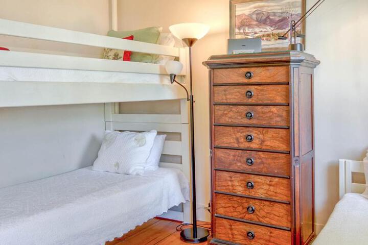 Captain Morse House - Luxury Waterfront, Town, & Beaches - 5 stars