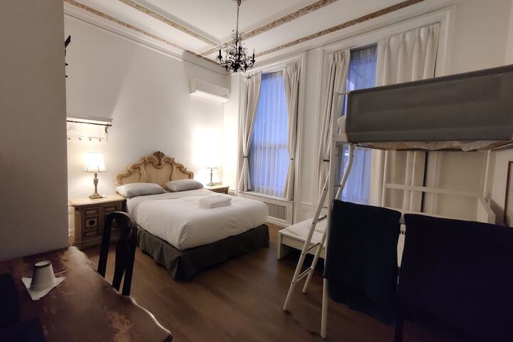 Room 27 of 30