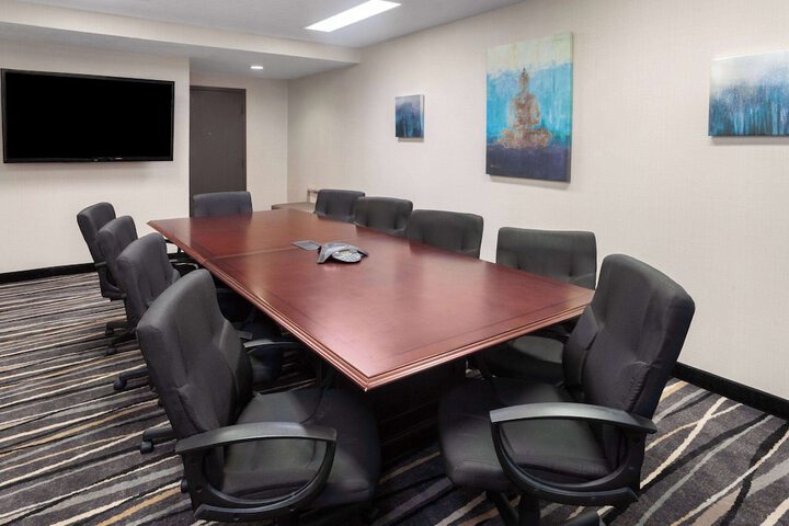 Super 8 by Wyndham Copley Akron