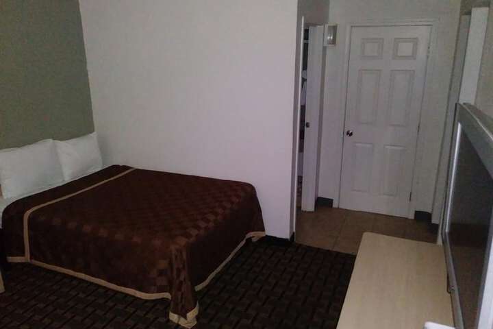 Room 16 of 33