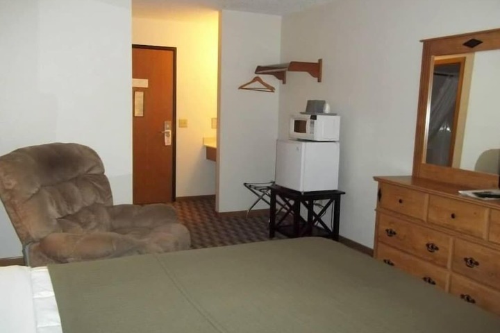 Burke Inn Motel & Suites