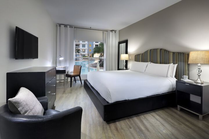 Room 102 of 184
