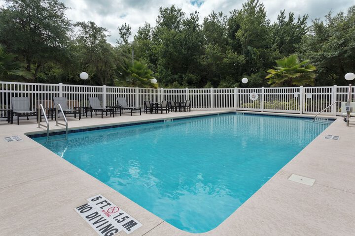 Holiday Inn Express Suites Plant City by IHG