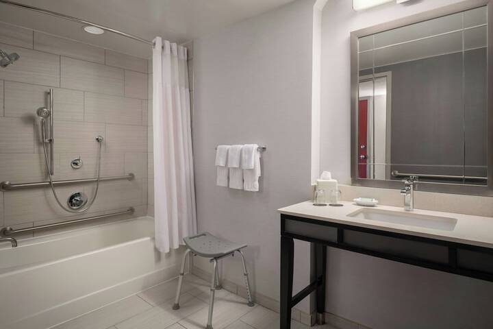 Courtyard by Marriott Boston Brookline