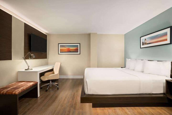 Room 32 of 94
