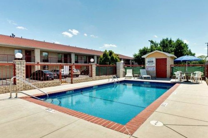 Quality Inn & Suites Monroe