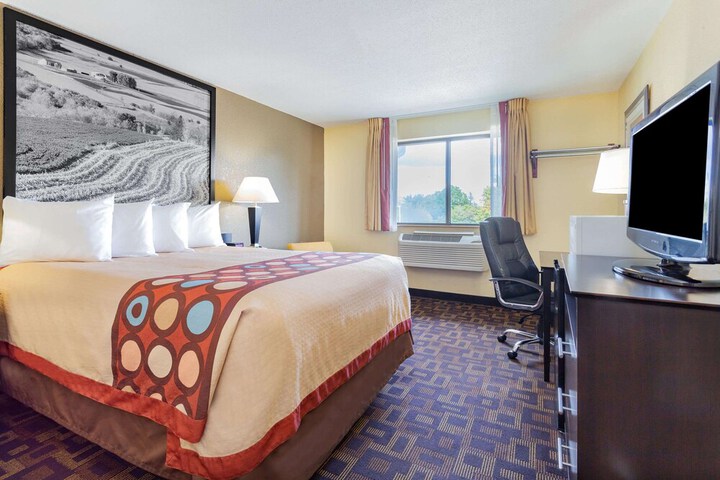 Room 7 of 19